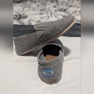 Gray Toms